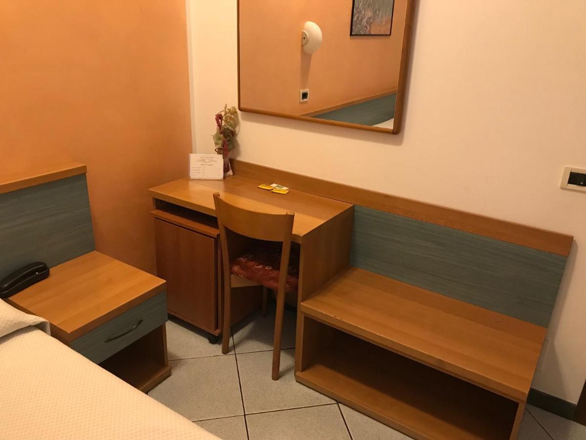 Hotel Amico Fritz Livorno Exterior foto